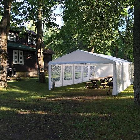 Oravapesa Guest House Häädemeeste Eksteriør billede